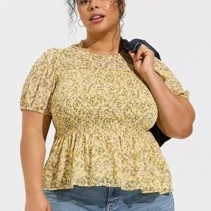 torrid Yellow Floral Smocked Puff Sleeve Peplum Top (Size 6)